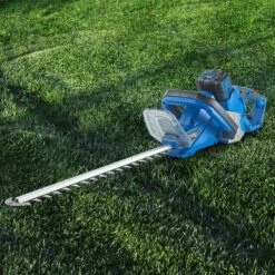 Hyundai 40v Lithium-ion Battery Hedge Trimmer With Battery And Charger | HYHT40LI 37 Hyundai 40v Lithium-ion Battery Hedge Trimmer With Battery And Charger | HYHT40LI -Horti Gear Sales Store hyht40li lifestyle