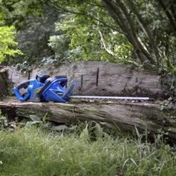 Hyundai 40v Lithium-ion Battery Hedge Trimmer With Battery And Charger | HYHT40LI 33 Hyundai 40v Lithium-ion Battery Hedge Trimmer With Battery And Charger | HYHT40LI -Horti Gear Sales Store hyht40li lifestyle 01